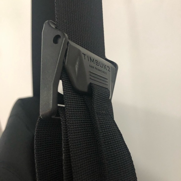 Timbuk2 medium Classic Messenger Bag 0644 - Picture 3 of 17